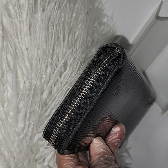 Louis Vuitton Epi Leather Zippy Wallet, Black - Picture 3 of 13